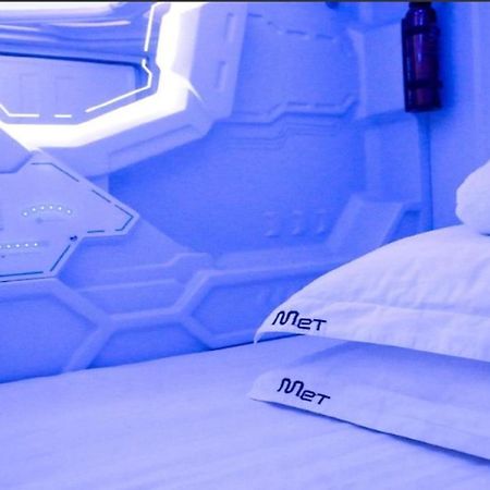 Met A Space Pod At Arab Street Singapore Exterior photo