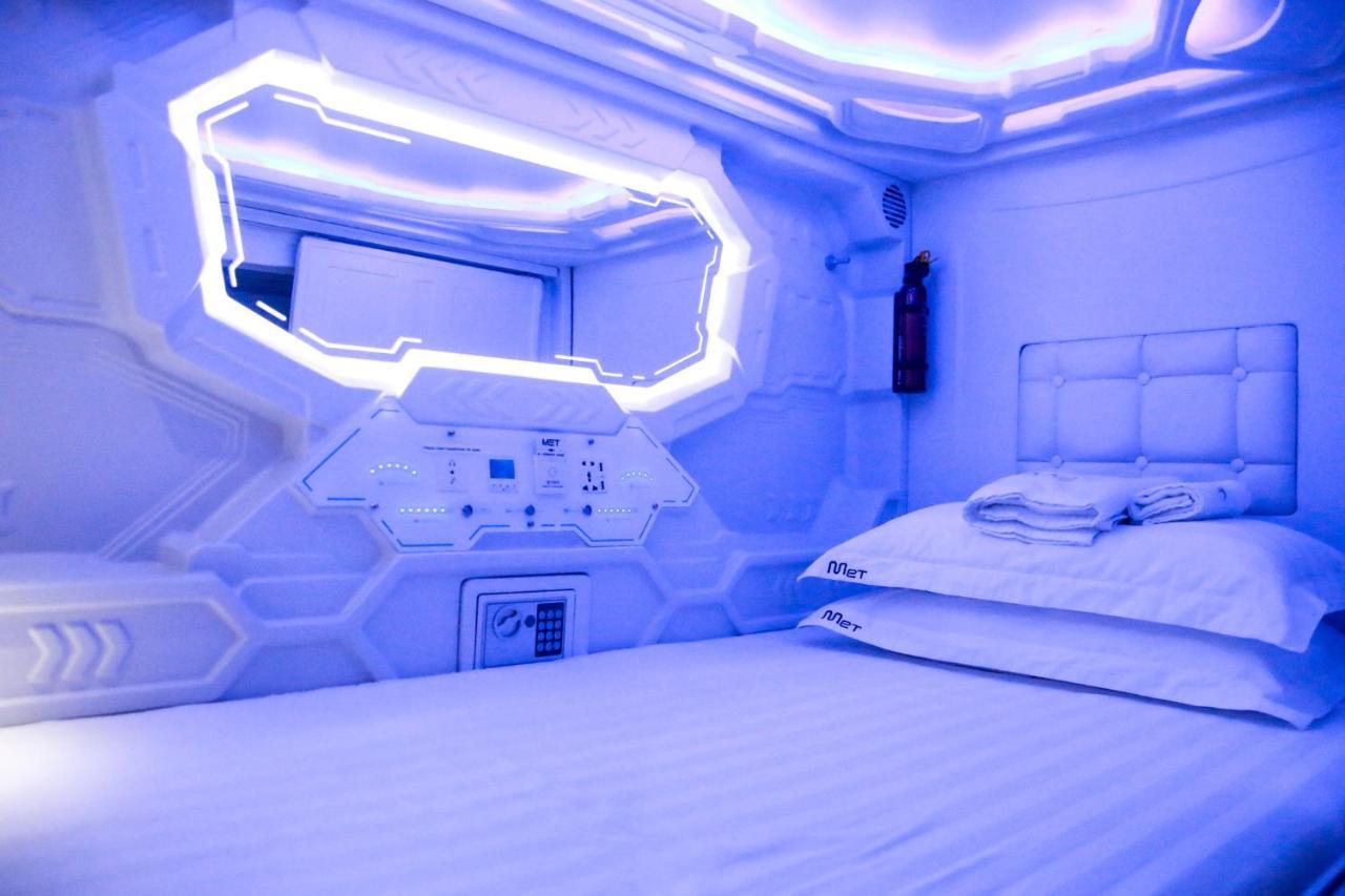 Met A Space Pod At Arab Street Singapore Exterior photo