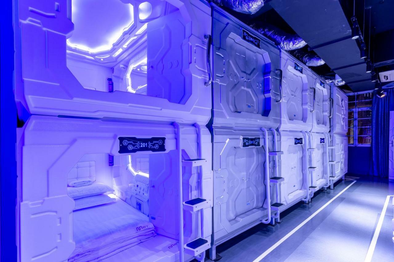 Met A Space Pod At Arab Street Singapore Exterior photo
