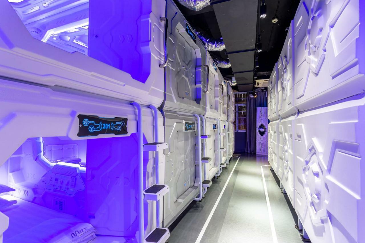 Met A Space Pod At Arab Street Singapore Exterior photo