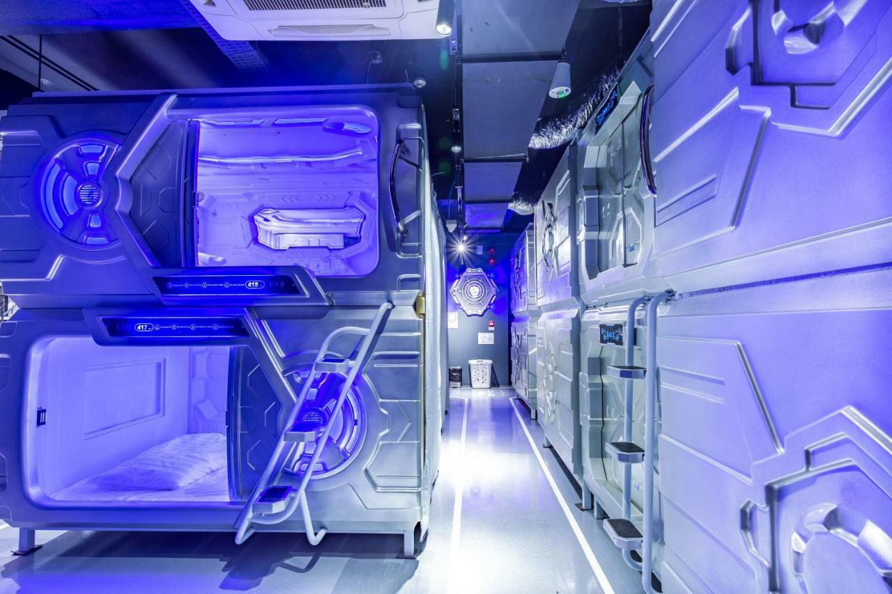 Met A Space Pod At Arab Street Singapore Exterior photo