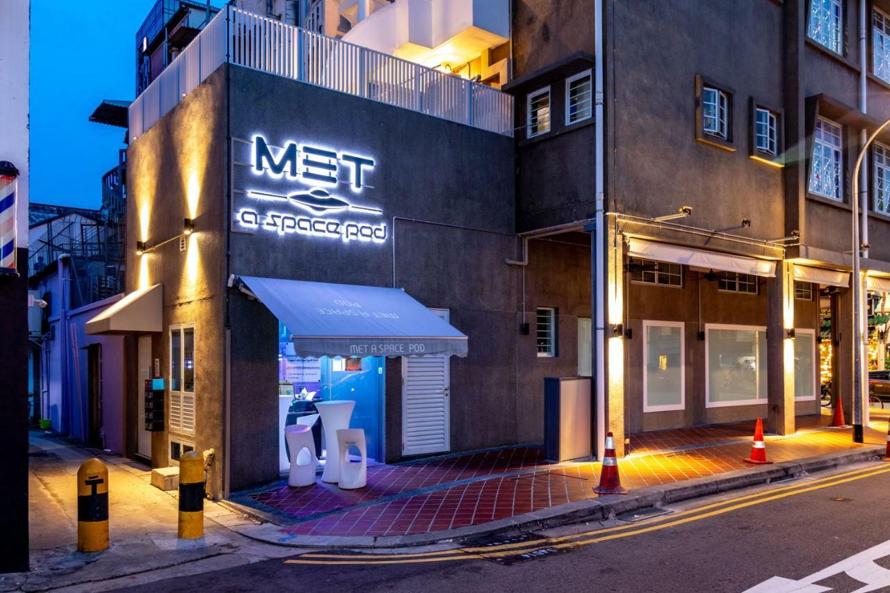 Met A Space Pod At Arab Street Singapore Exterior photo